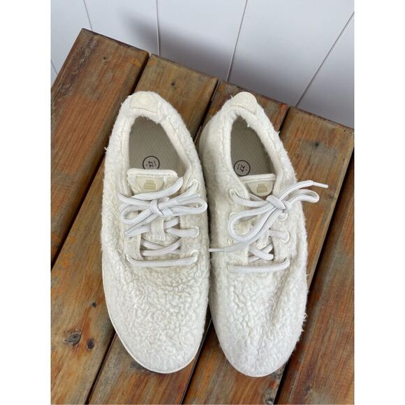 ALLBIRDS Women’s White Wool Runner Fluffs Sneakers Size 7 - Picture 2 of 9